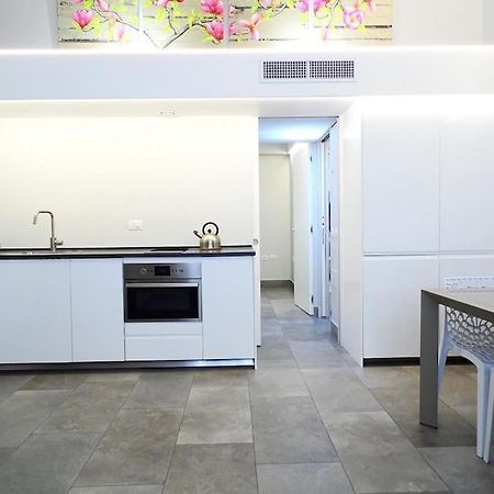 Isola Apartment Pastrengo Milan Bagian luar foto