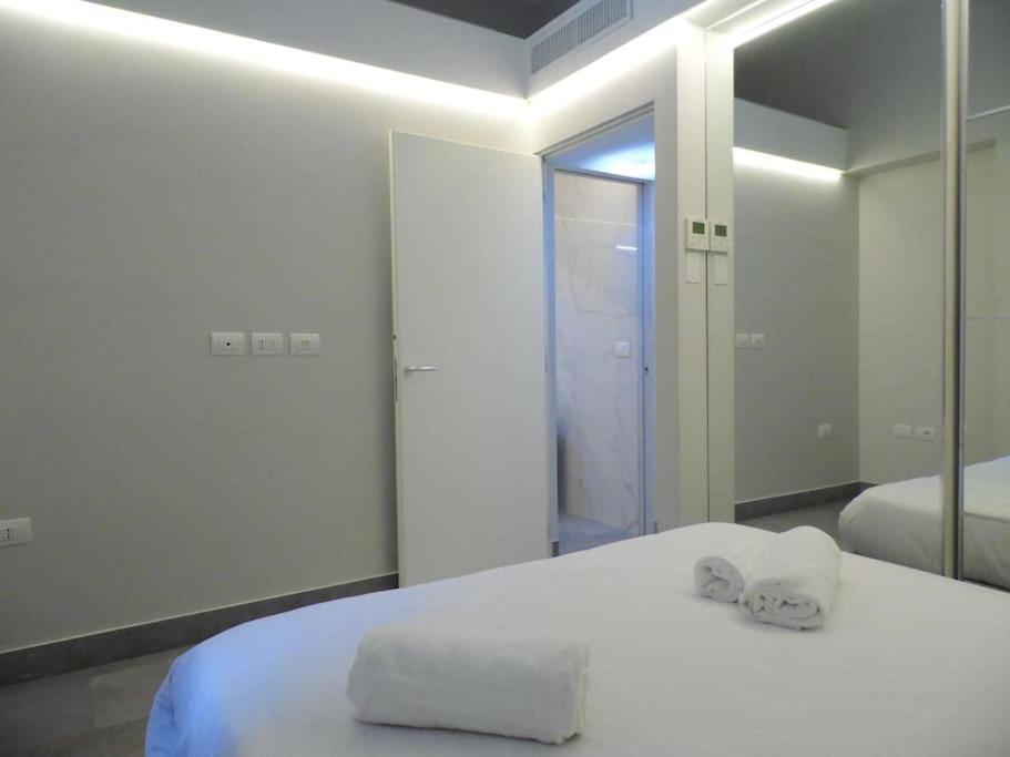 Isola Apartment Pastrengo Milan Bagian luar foto
