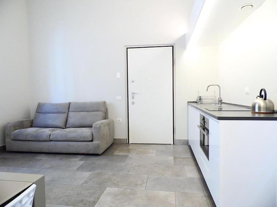 Isola Apartment Pastrengo Milan Bagian luar foto