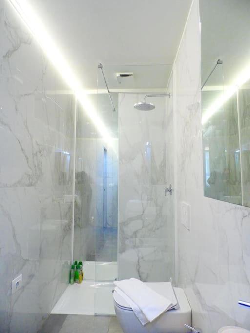 Isola Apartment Pastrengo Milan Bagian luar foto