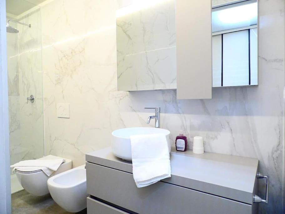 Isola Apartment Pastrengo Milan Bagian luar foto